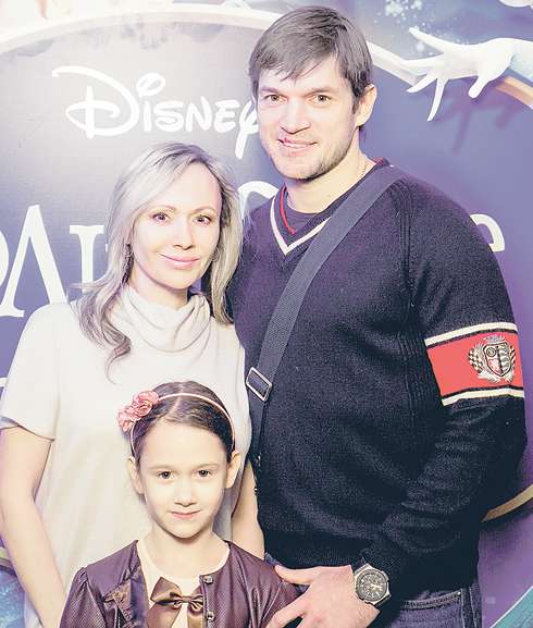 Мария Бутырская с мужем Вадимом Хомицким и дочерью