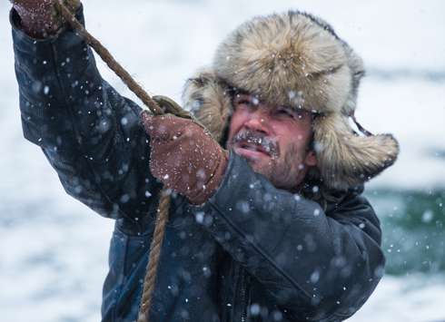 Кадр из фильма «Ледокол». Чтобы войти в образ, Федоров встречался с прототипом своего героя, капитаном Родченко Кадр из фильма «Ледокол». Чтобы войти в образ, Федоров встречался с прототипом своего героя, капитаном Родченко