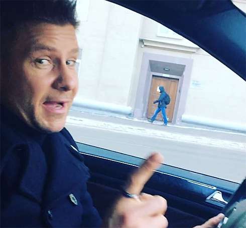 Митя Фомин в своем автомобиле