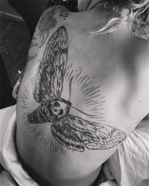 Гага показала новую татуировку
