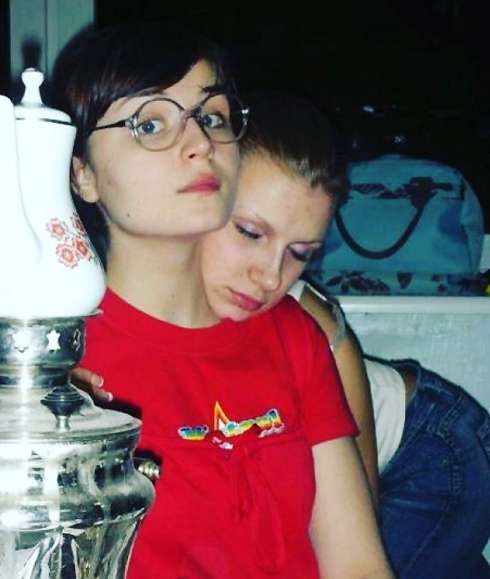 gagara1987: «10 лет назад...Школа- Студия МХАТ, первый курс. На плече спит София Сливина» 