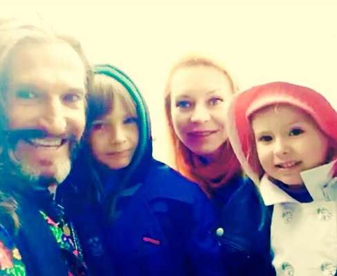 Никита Джигурда и Марина Анисимова с детьми