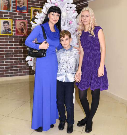 Нонна Гришаева привела на спектакль детей: Илью и Настю