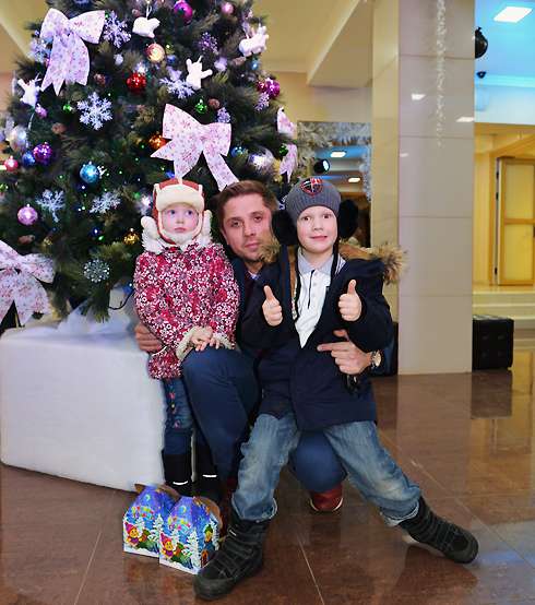 Роман Маякин с сыном Мишей и племянницей Полиной
