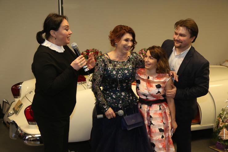 Лариса Гузеева поздравила именинницу и ее детей: Ксению и Дениса