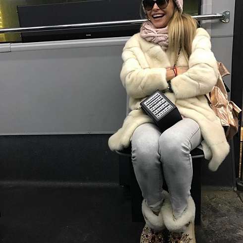 Анна в автобусе