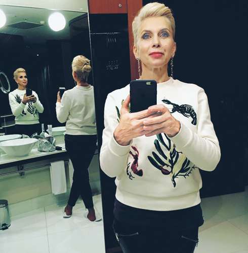 Алена Свиридова стрижет знакомых Алена Свиридова стрижет знакомых