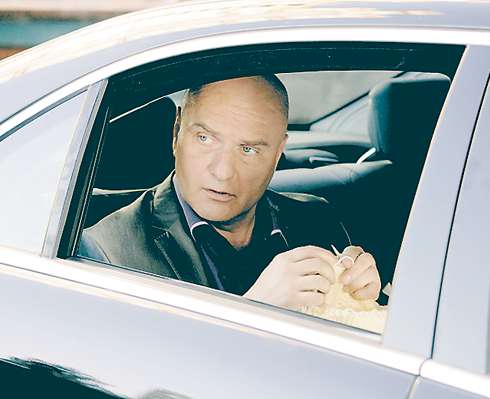 Александр Балуев научился вязать Александр Балуев научился вязать