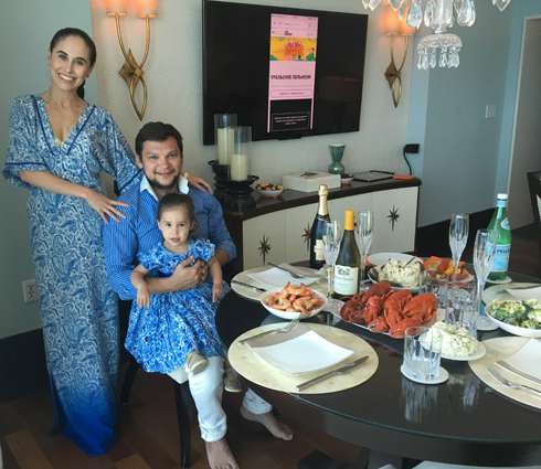 Семья актрисы устраивала себе настоящий праздник живота