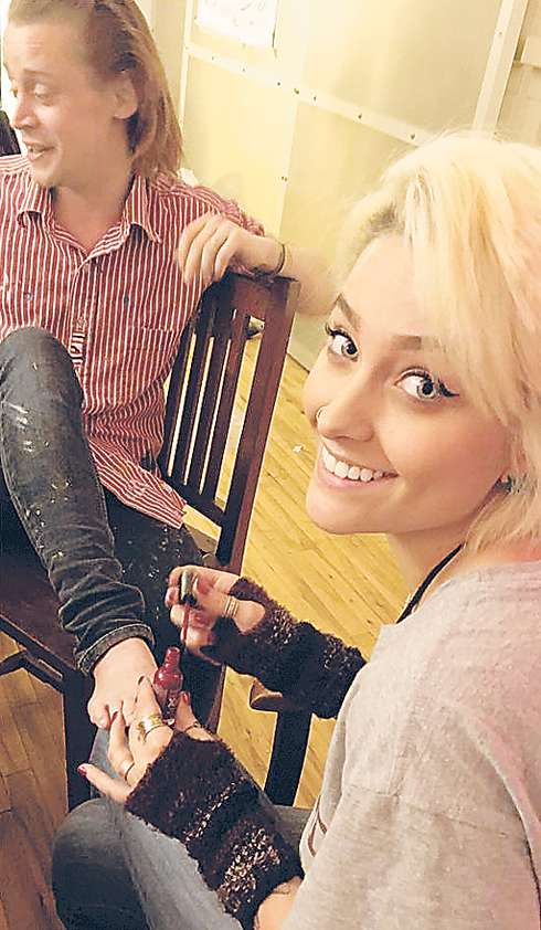 Пэрис Джексон близко общается со своим крестным отцом, актером Маколеем Калкиным