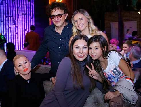 Жуковы с гостями