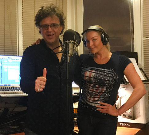 Анастасия Волочкова и Рома Жуков поздравили всех влюбленных