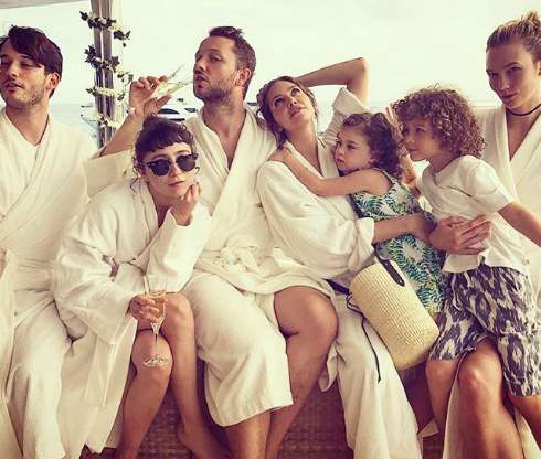 Дарья Жукова с друзьями