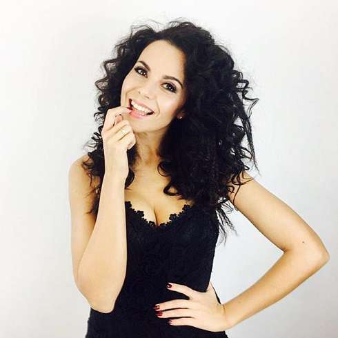 Певица не скрывает кольцо Певица не скрывает кольцо