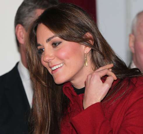 Раньше Кейт Миддлтон предпочитала розовые румяна пудровых текстур, но с возрастом перешла на кремовые