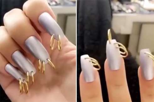 Ким Кардашьян продемонстрировала несколько вариантов маникюра с пирсингом