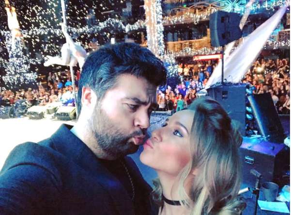 Телеведущая со своим супругом Алексеем Чумаковым