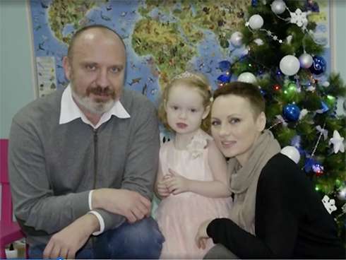 Актриса с дочерью и бывшим гражданским мужем Александром Рыжих. Кадр из программы «Пусть говорят» Актриса с дочерью и бывшим гражданским мужем Александром Рыжих. Кадр из программы «Пусть говорят»