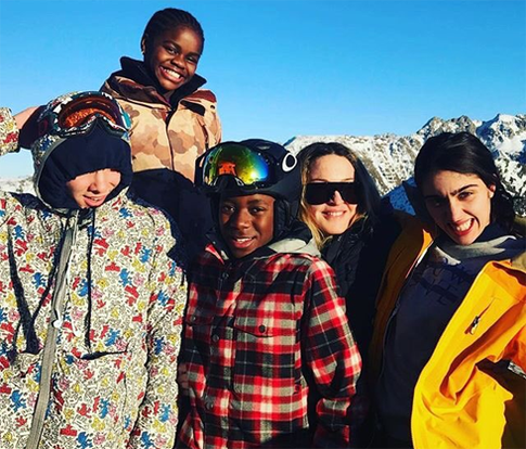 Мадонна хочет быть похожей на Анджелину Джоли