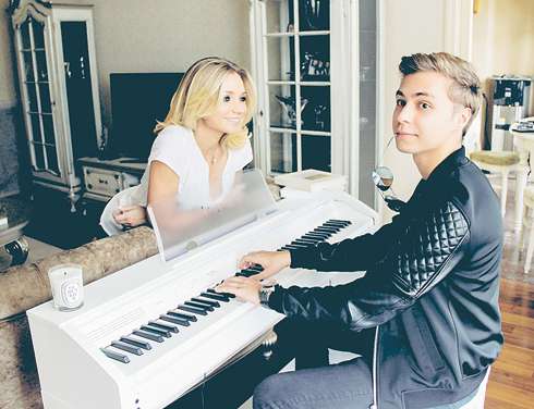 Сын певицы Дмитрий сейчас учится в престижном кулинаром институте во Франции, однако Новый год будет встречать с семьей в России