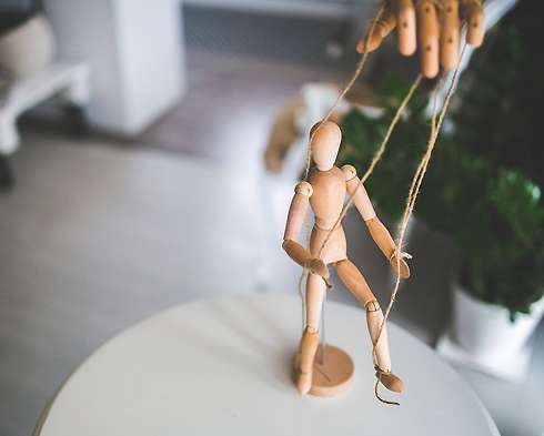 Жертвенное мышление – это уверенность в том, что причиной бед является что-то извне 