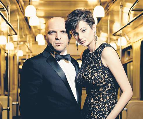 В 2002 году Вика Талышинская и Александр Шоуа стали дуэтом «Непара». В 2012 году Александр решил начать сольную карьеру, однако спустя год продолжил работу вместе с Викой