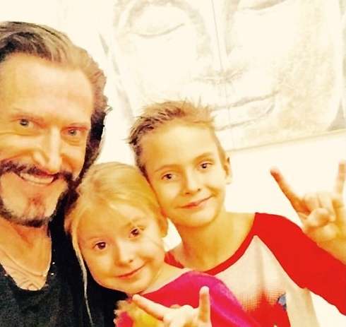 Дети Джигурды просятся к папе