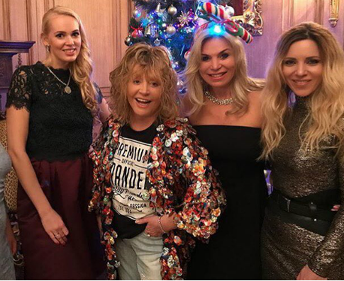 Пугачева шокировала молодежным нарядом