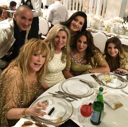 Поклонники осудили Пугачеву за курение Поклонники осудили Пугачеву за курение