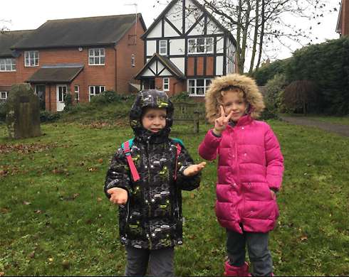 Дети фокусника Алина и Вова