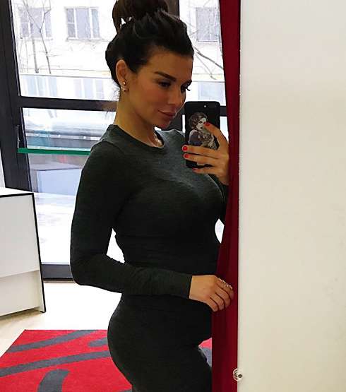 Анна Седокова сейчас находится на последних месяцах беременности