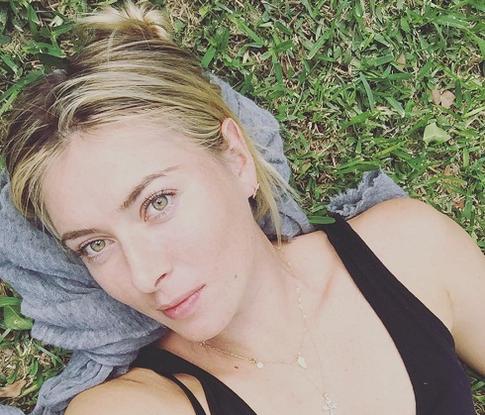 Бикини Шараповой открыло все