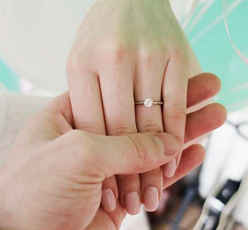 Иван Чебанов сделал Дарье Шашиной предложение руки и сердца, которое девушка приняла Иван Чебанов сделал Дарье Шашиной предложение руки и сердца, которое девушка приняла