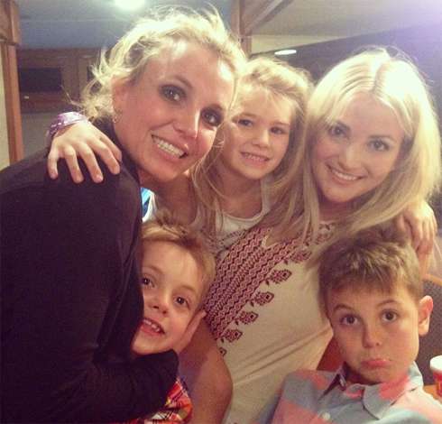 Бритни Спирс с сыновьями, сестрой Джейми Линн и ее дочкой Мэдди