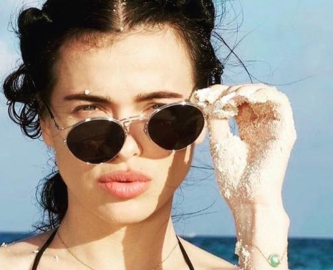 Елена Темникова не признается в том, что сделала пластическую операцию