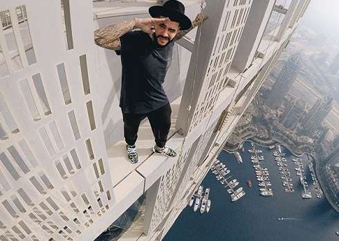 Рэпер отдыхает в ОАЭ Рэпер отдыхает в ОАЭ