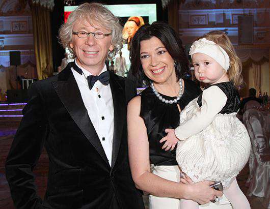 Аркадий Укупник с семьей