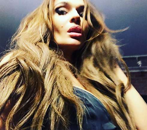 Волосы телеведущей из-за этого фото назвали мочалкой