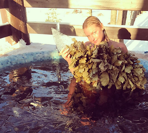 Анастасия Волочкова позирует голой в снегу