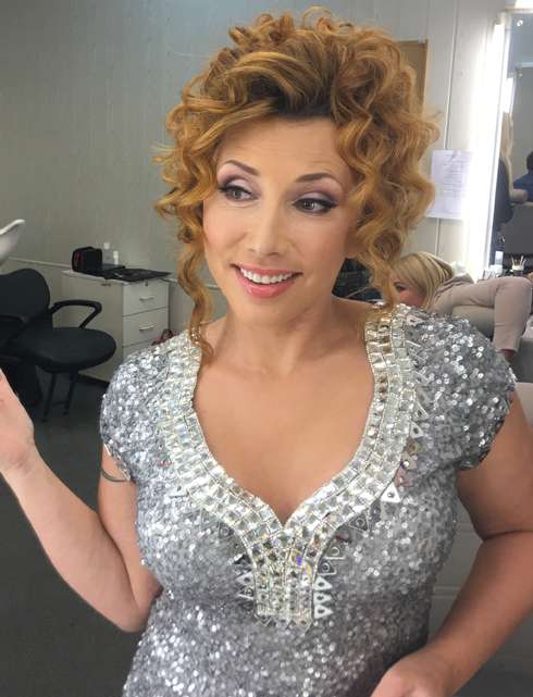 Елена Воробей уже выбрала платье для празднования Нового года