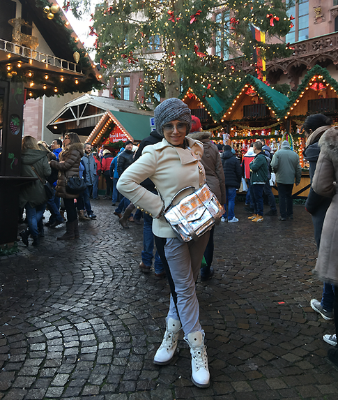 Елена Воробей вывесит коллекцию игрушек на елку