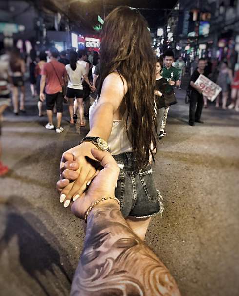 Парень, с которым красотка отдыхает сейчас в Таиланде