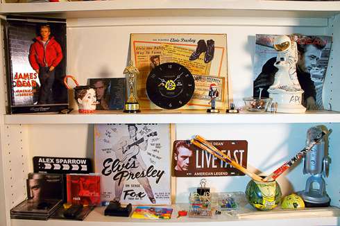 Зная об увлечении Воробьева творчеством Элвиса Пресли, друзья подарили ему огромное количество виниловых пластинок короля рок-н-ролла