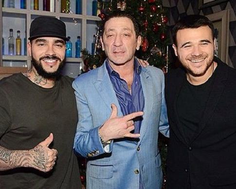 Если звезды зажигают, значит это кому-нибудь нужно