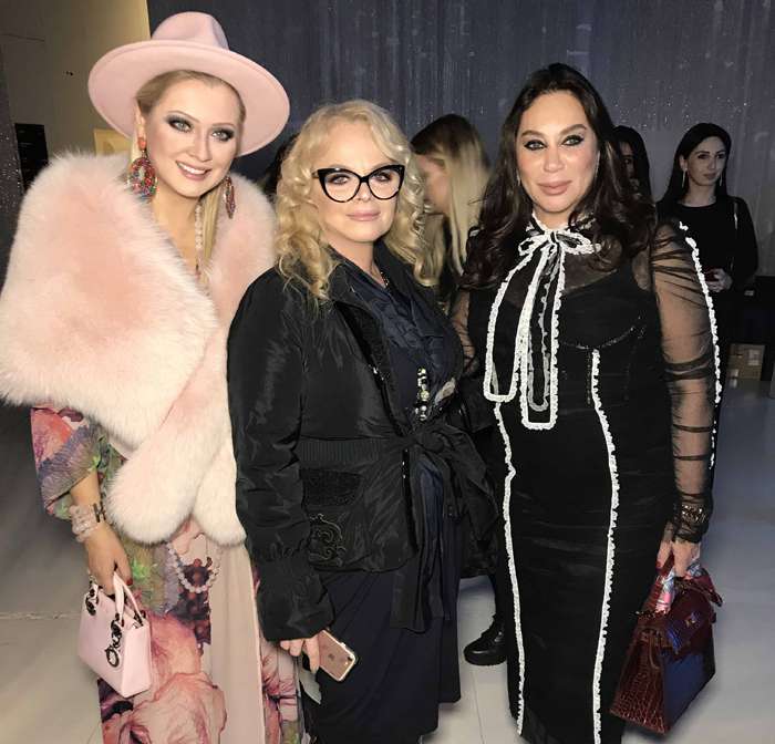 Лена Ленина и Лариса Долина на показе Айшат Кадыровой