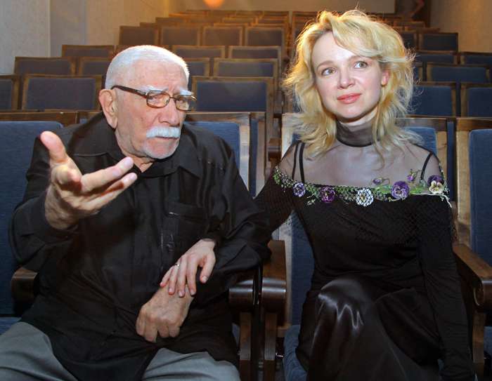 Армен Джигарханян и Виталина Цымбалюк-Романовская