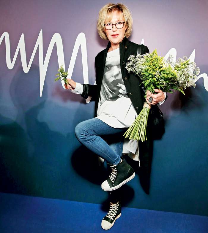 Ирина Розанова выбрала для премьеры весьма игривый молодежный наряд, который отлично подошел ее постройневшей фигуре