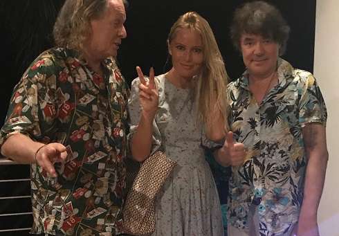 Крис Кельми, Дана Борисова и Евгений Осин в реабилитационном центре на Самуи