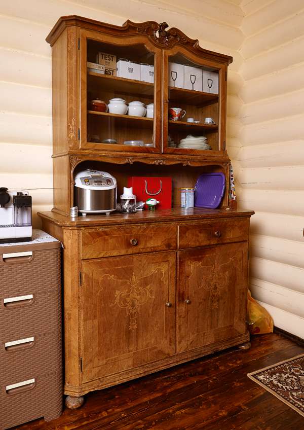 «Бабушкин» сервант напоминает Марине о детстве, проведенном на хуторе под Каширой
