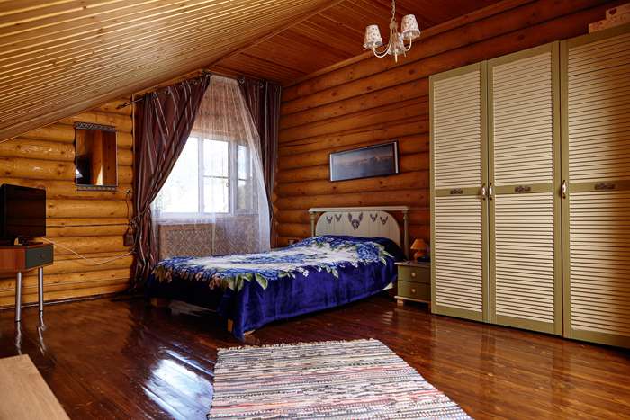 В обстановке Марина придерживается принципа минимализма